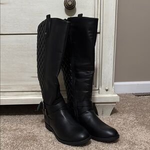 New with tags women’s size 8 black high boots, regular shaft width, Vepose